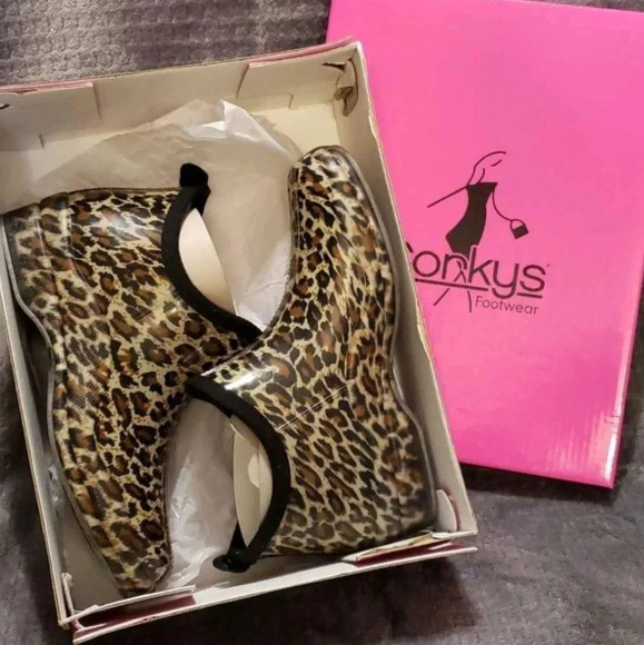 New! Corkys Stormy Cheetah Ankle Rain Boots Size 10 - Picture 1 of 4